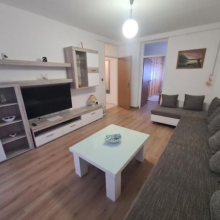 Apartman Yellow - Self Check In Osijek Bagian luar foto