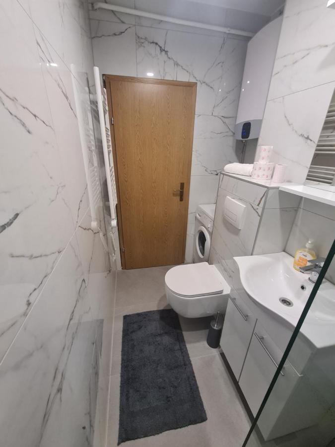 Apartman Yellow - Self Check In Osijek Bagian luar foto