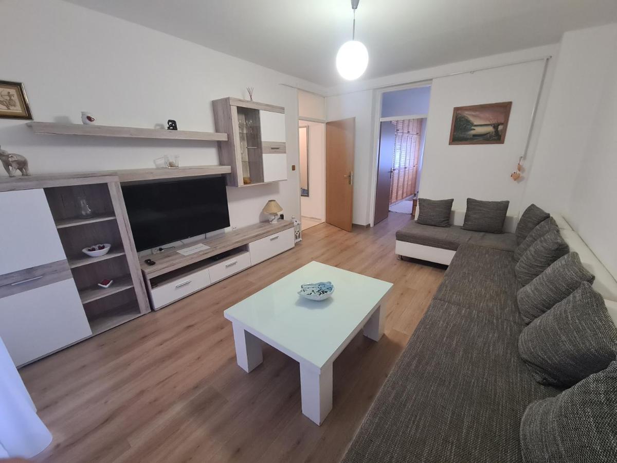Apartman Yellow - Self Check In Osijek Bagian luar foto
