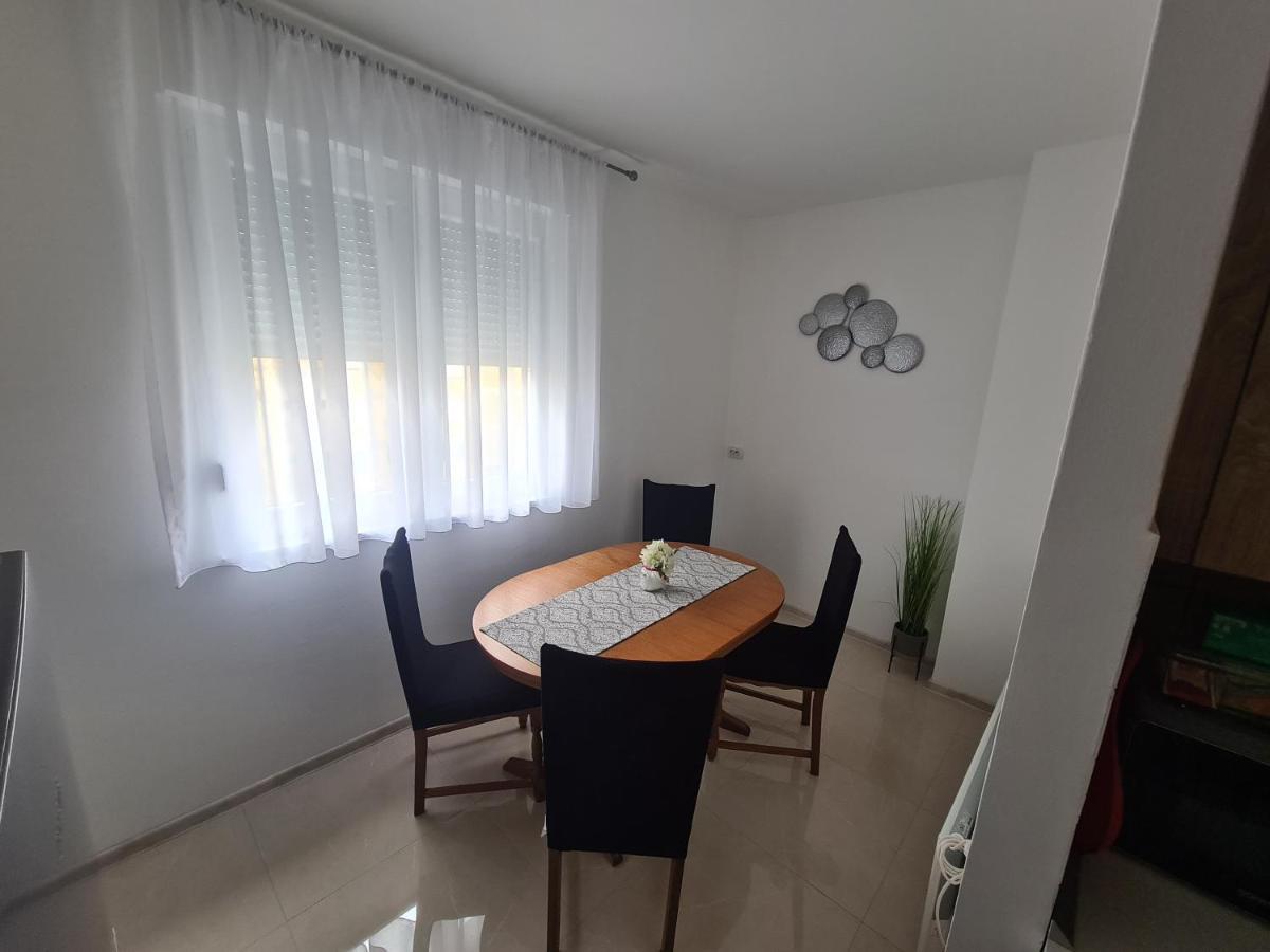 Apartman Yellow - Self Check In Osijek Bagian luar foto